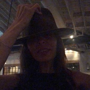 Meet your Posher, Fay